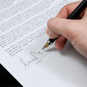 Ajoutez votre nom, prénom et signature.