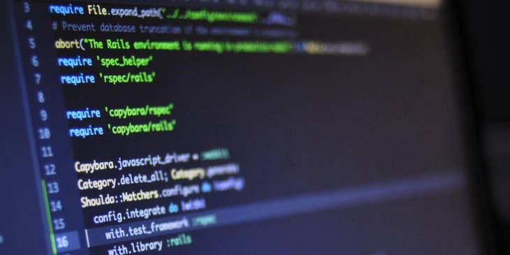 Una pantalla de computadora portátil que muestra el código utilizado por un pregramador contratado por una de las mejores bolsas de trabajo para tecnología.