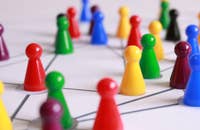 Una representación en maqueta de una red de personas.