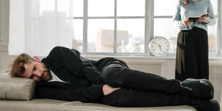 Psychiatrist diagnose patients with mental health during a therapy session.