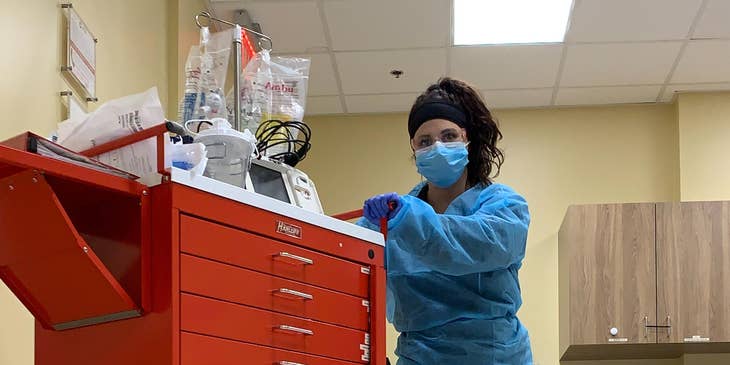 Trauma nurse push a crash cart due to an emergency in the hospital