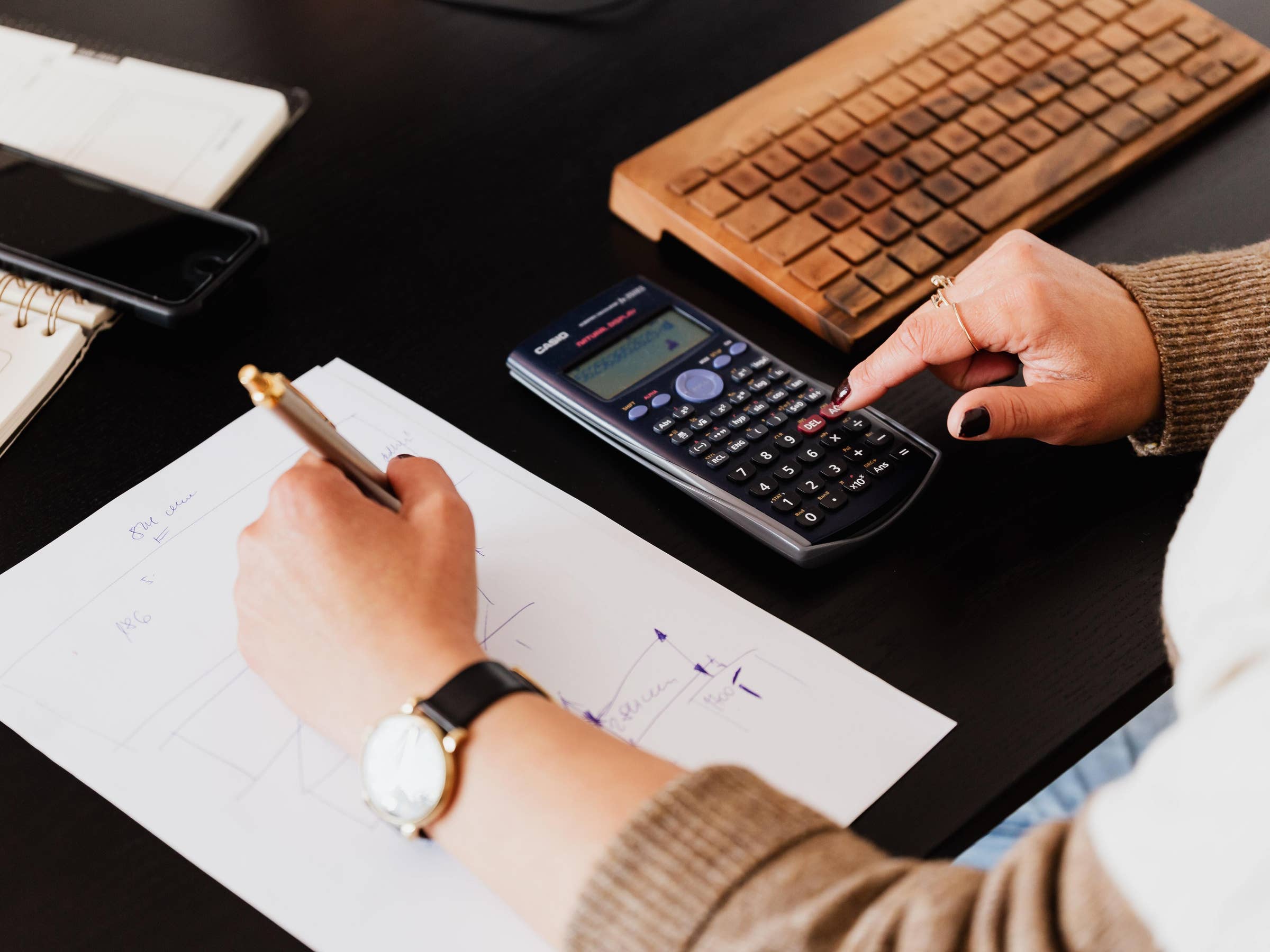 accountant-5472x3648-20201113