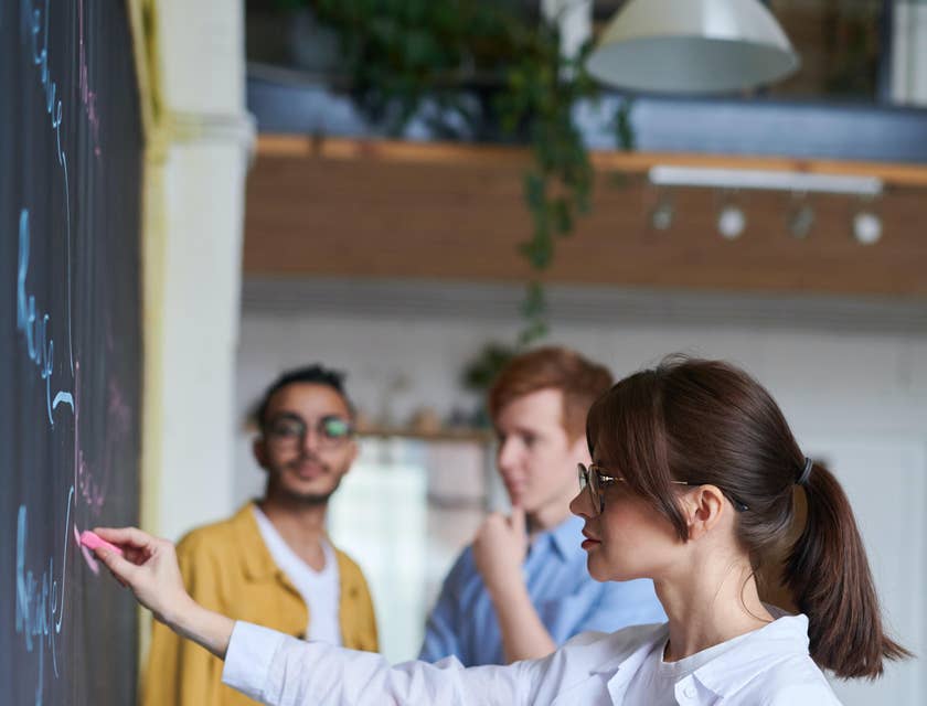 Apprentice show new learning techniques to her co-teachers