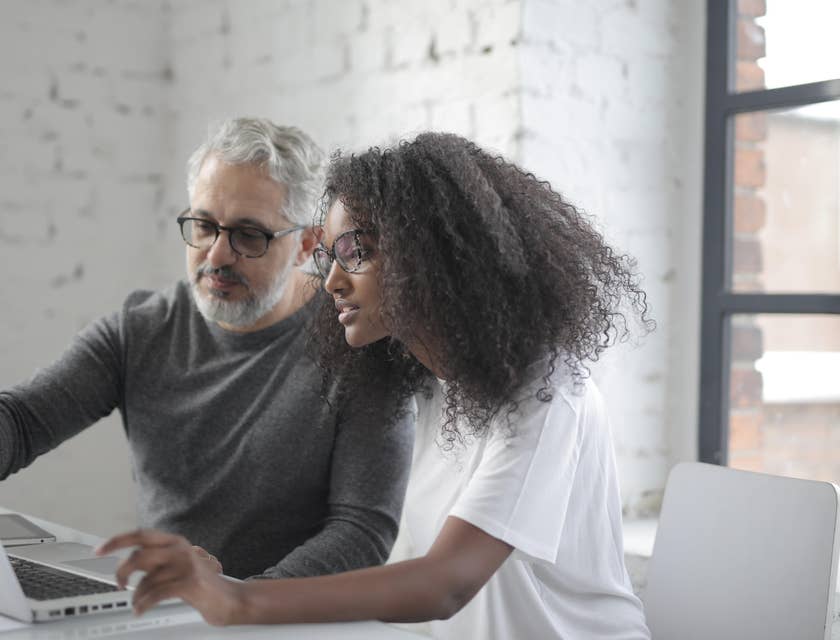 Assistant Sales Manager guiding a Sales Team Member to better increase her performance