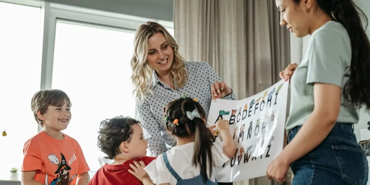Teachers teaching the kids in a classroom.