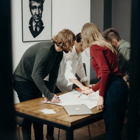 Peça indicações aos funcionários atuais.