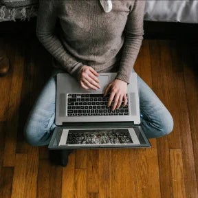 Busca más información sobre un dominio o una dirección IP.