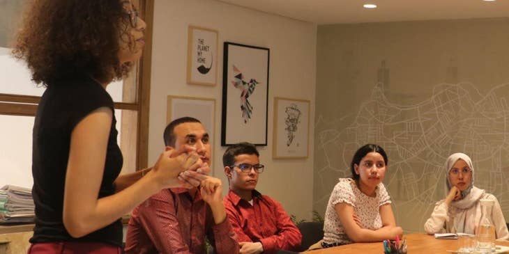 Empleadores en una sesión de formación sobre cómo volver a capacitar a los empleados.