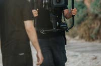 Un operatore di ripresa al lavoro.