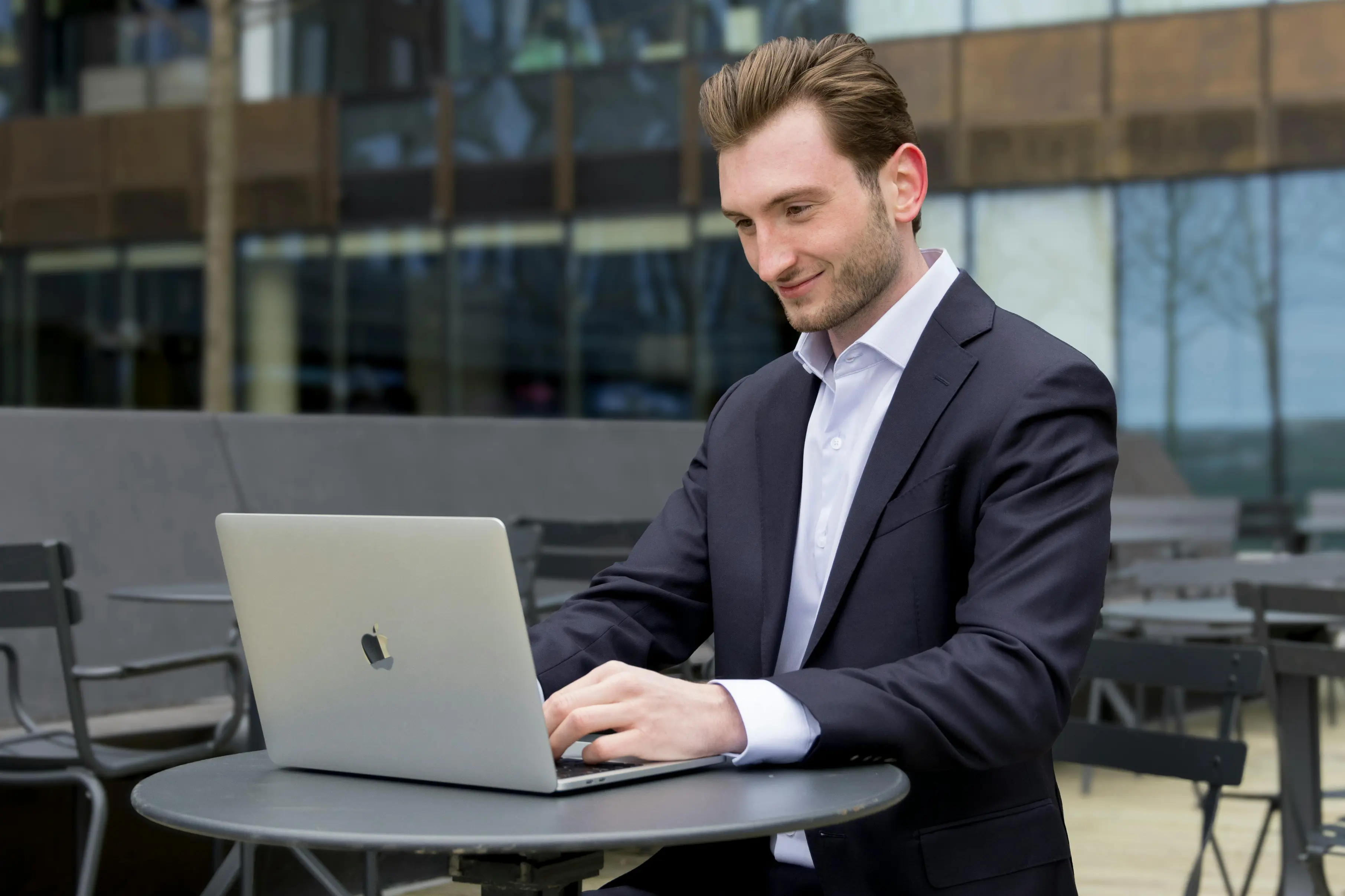 Checkr Review With Pricing, Alternatives, and FAQs