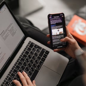 Comunícate por correo electrónico o teléfono.