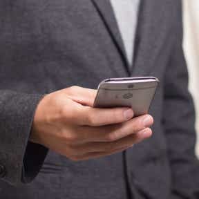 Dale seguimiento a los socios y participantes del evento.