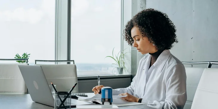 A director of administration managing the budget using a computer.