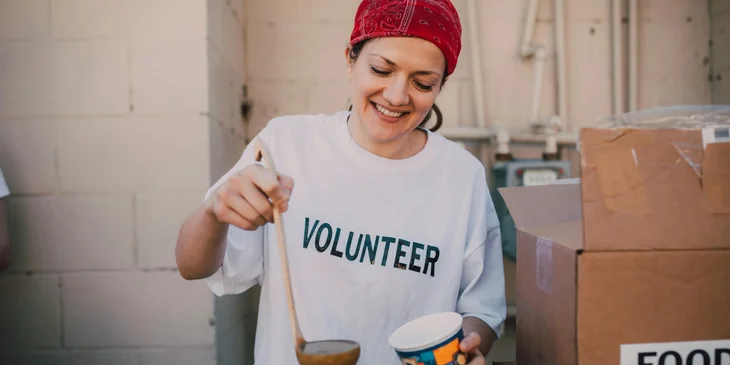 A volunteer assisting with the food drive.