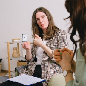 Avalie os pontos fortes e fracos de cada candidato.