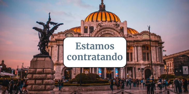 Un cartel que dice "Estamos contratando" frente a un lugar famoso.