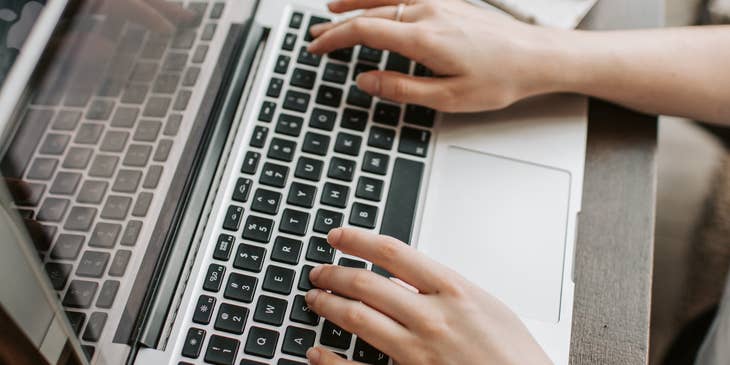 medical scribe typing on laptop