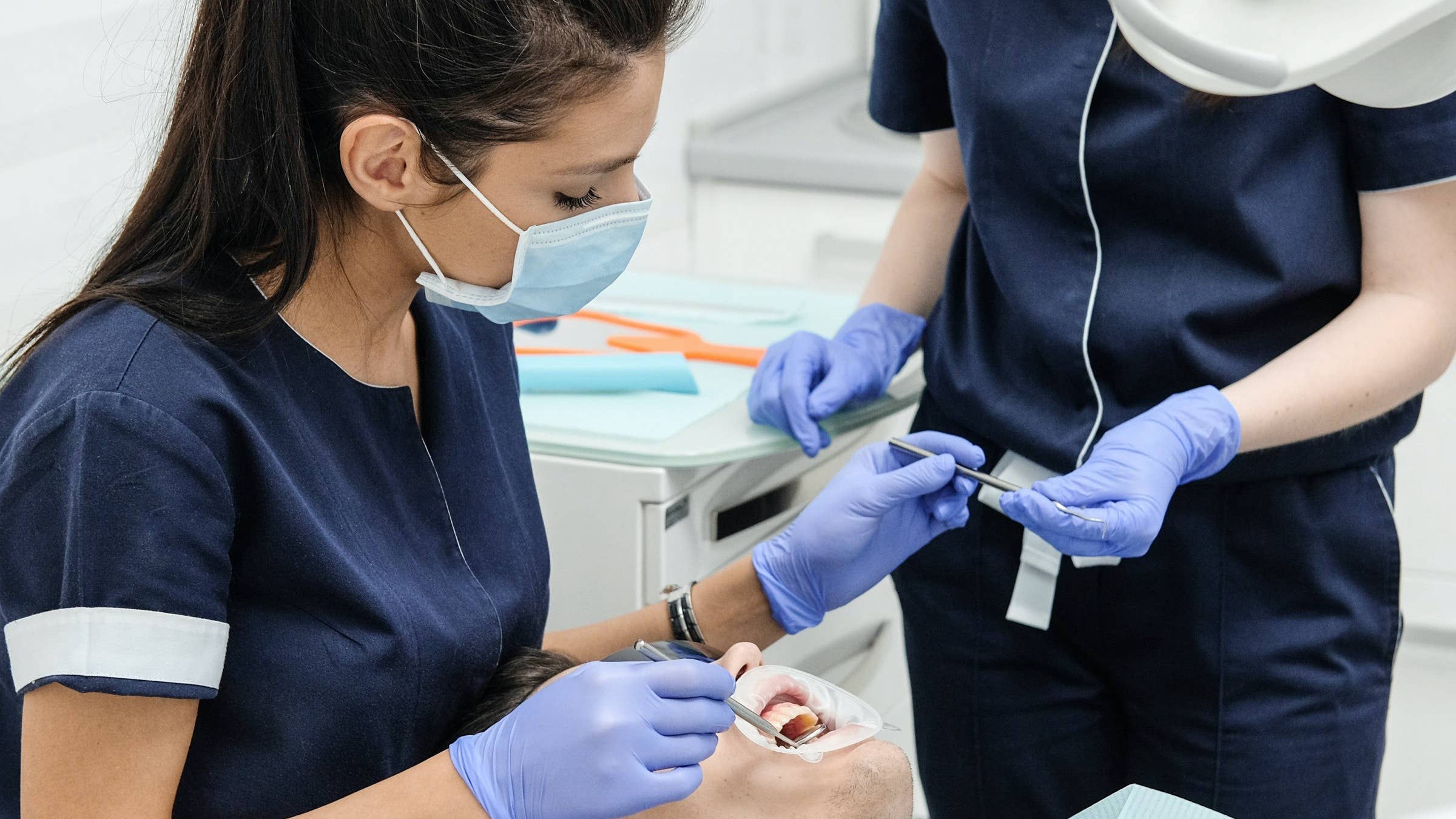 How to Find Dental Assistants