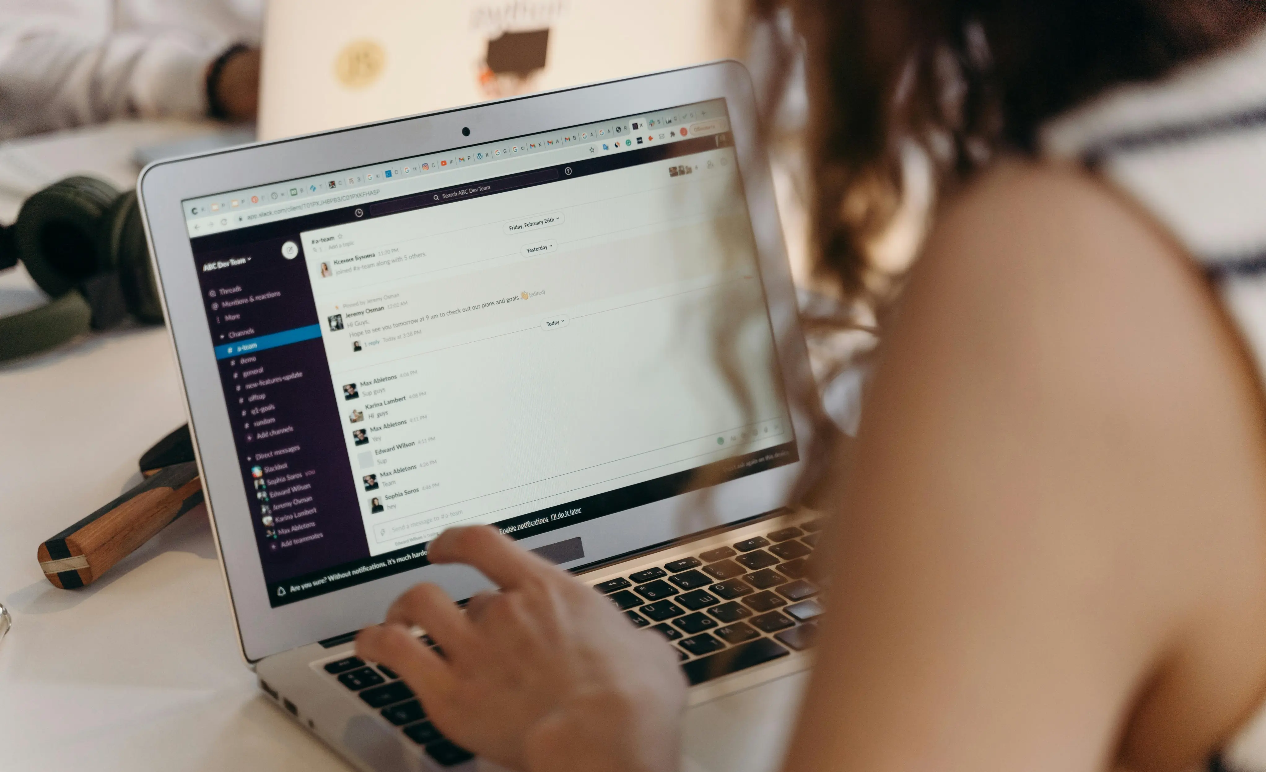 Correo electrónico de confirmación de la entrevista de trabajo