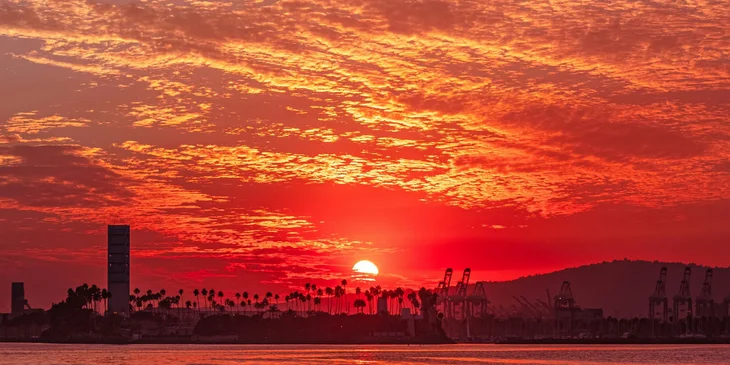 A sunset with a pink hue along Long Beach, California.