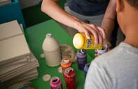 Persone che stanno lavorando in una nonprofit.