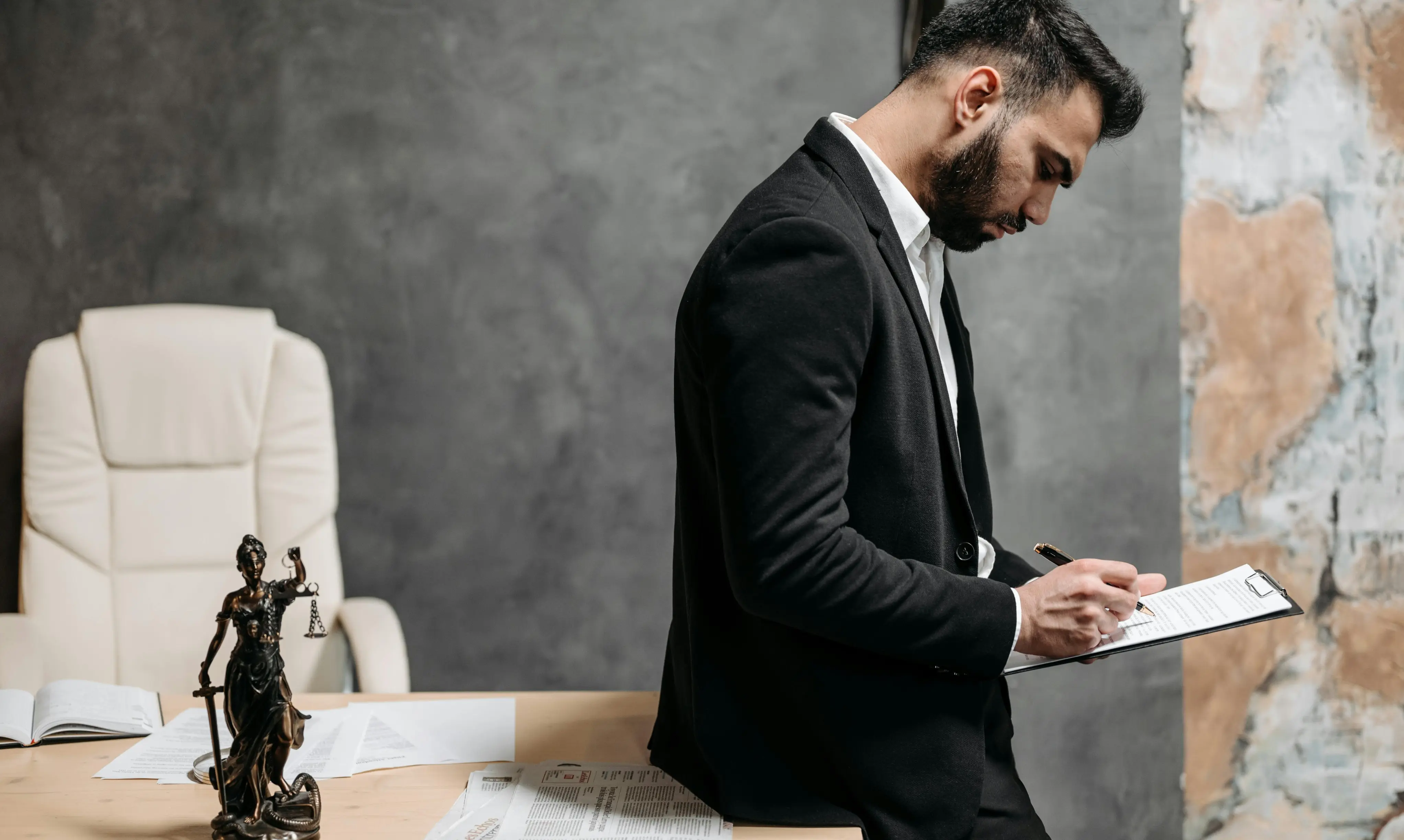 Paralegaljobs.ca Review With Pricing, Alternatives, and FAQs