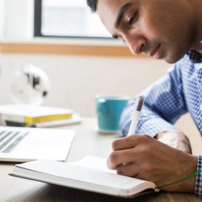Prepare uma lista de perguntas de entrevista.