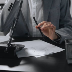 Forneça detalhes da entrevista aos candidatos.