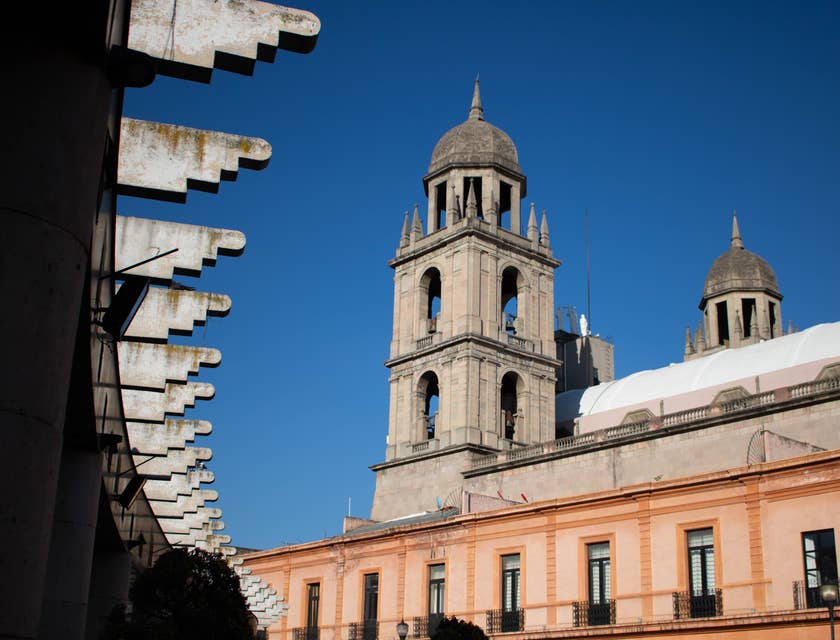 Vista lateral de la Catedral de Toluca de Lerdo en el Estado de México.