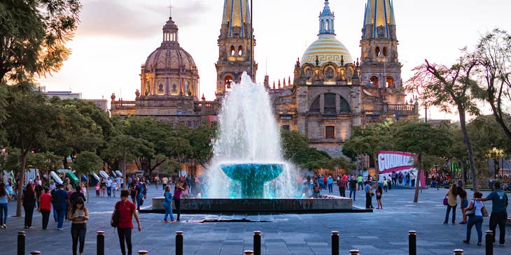 Vista de la plaza de la liberación en Guadalajara.