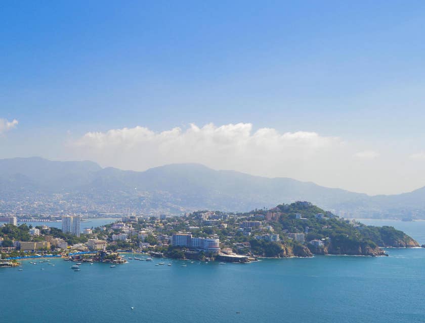 Vista de la bahía de Playa Azul en Acapulco, Guerrero.