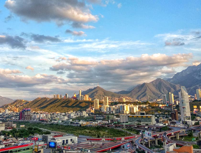 Una fotografía aérea de la ciudad de Monterrey.