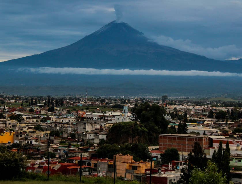 Vista del volcán Popocatépetl desde Puebla.