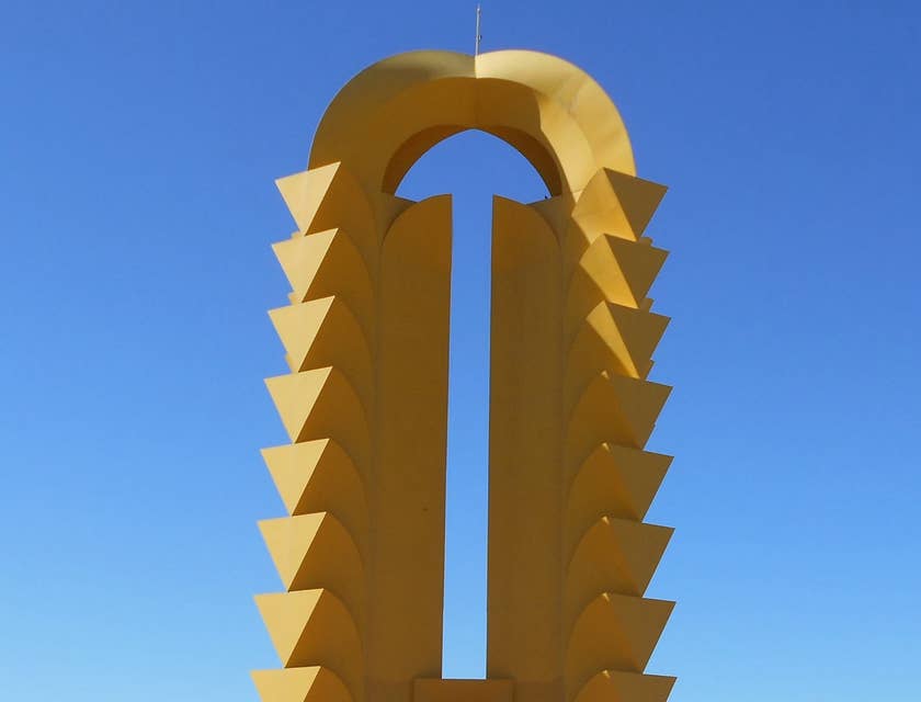 Imagen frontal de la Puerta de Torreón en Torreón, Coahuila.