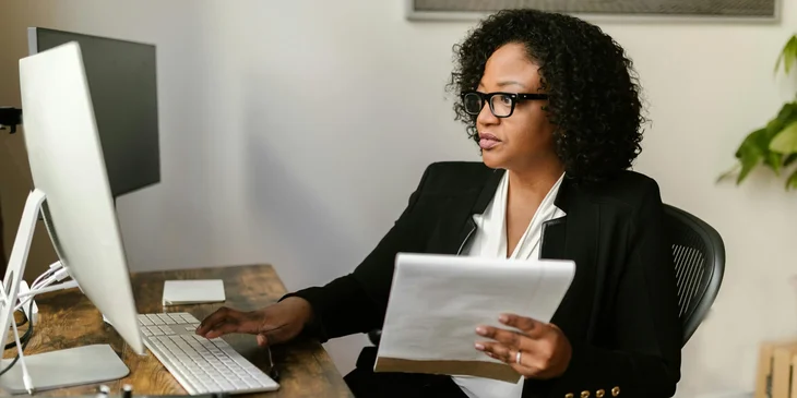 A sales administrator processes clients' orders and payments online.