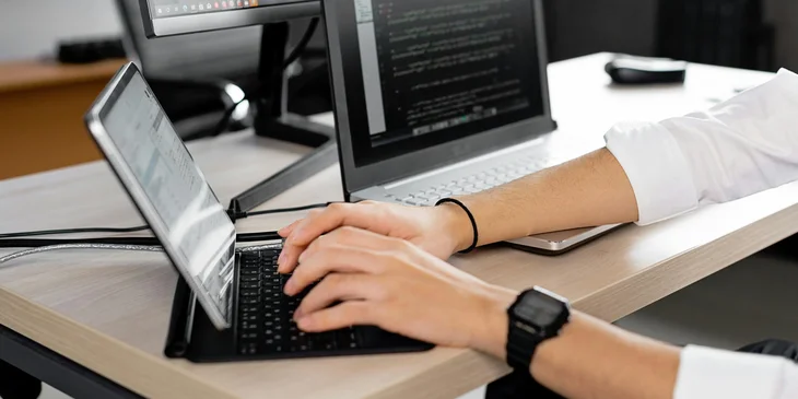 A test analyst checking the functionality of the software on a computer.