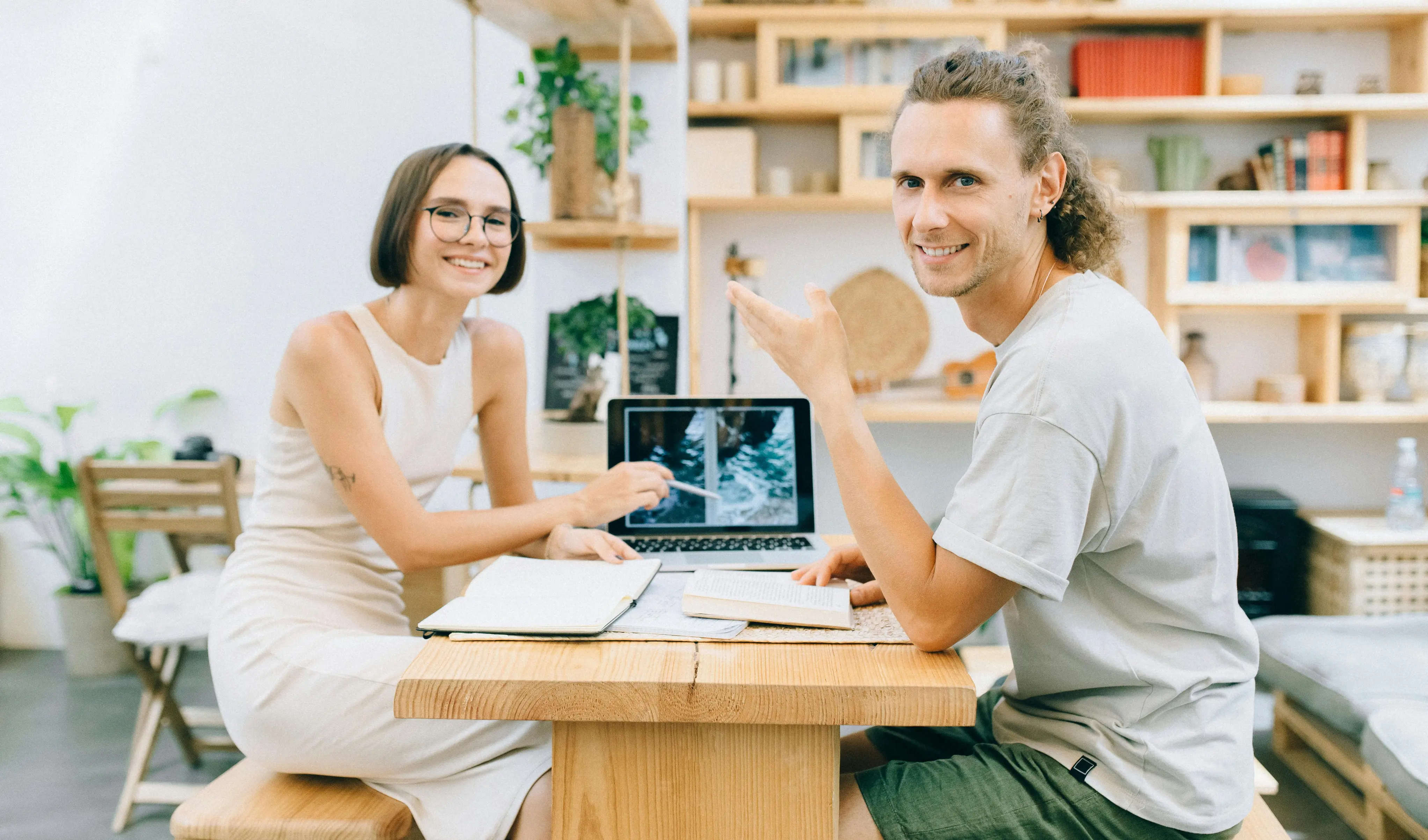 YunoJuno Review With Pricing, Alternatives, and FAQs