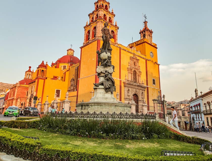 Vista de la Basílica colegiata de Nuestra Señora de Guanajuato.
