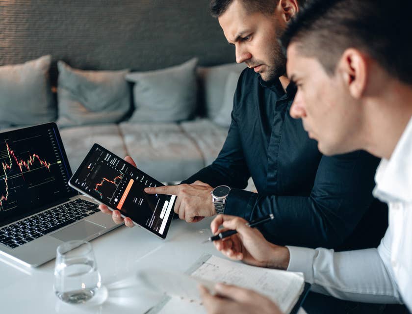 Community Manager analyzing web traffic for the newly launched online campaign