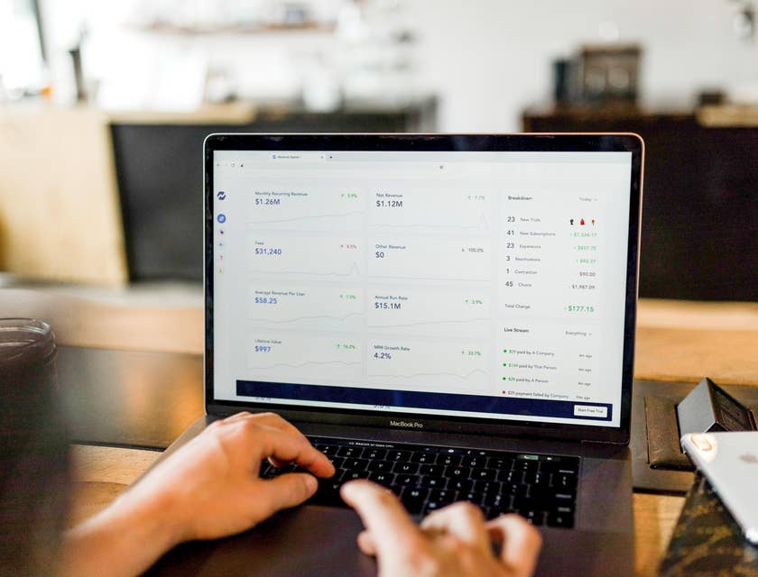 Content Strategist analyzing the traffic of the various running campaign to optimize their performance