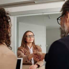 Contrata a largo plazo.