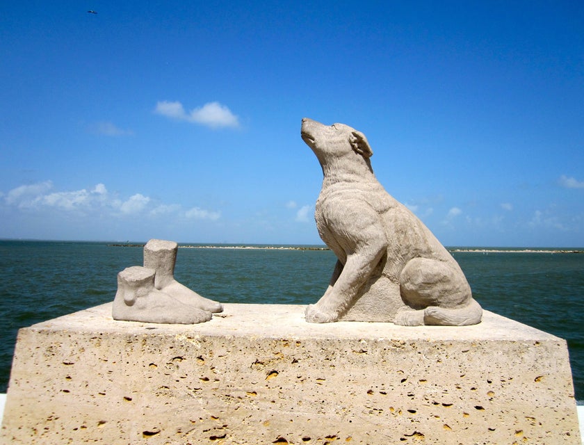 Statue of a dog by the coast of Corpus Christi, Texas.