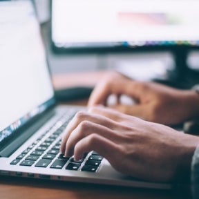 Create an appealing HR driver job post.