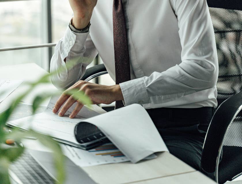 Credit Controller negotiating payment plans to the client.