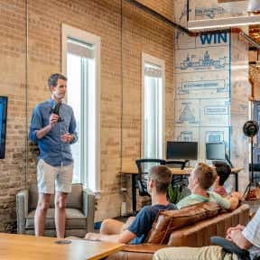 Determina los objetivos por departamento y generales a tu empresa.