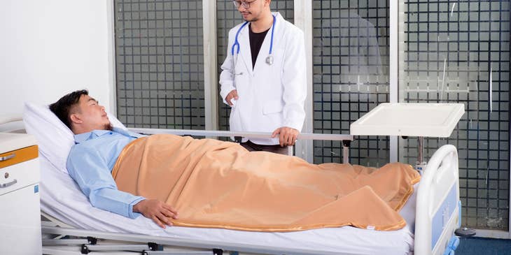 Endocrinologist giving advice on lifestyle and dietary changes.