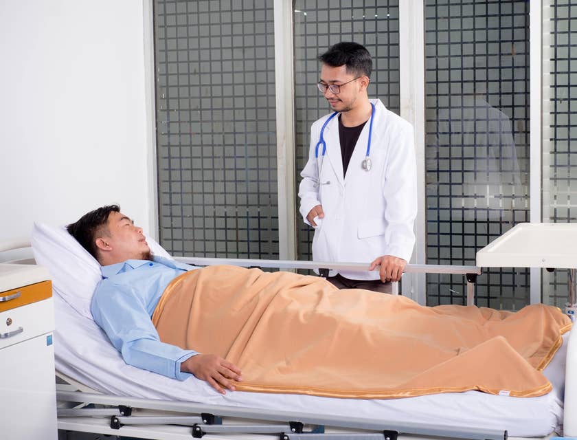 Endocrinologist giving advice on lifestyle and dietary changes.