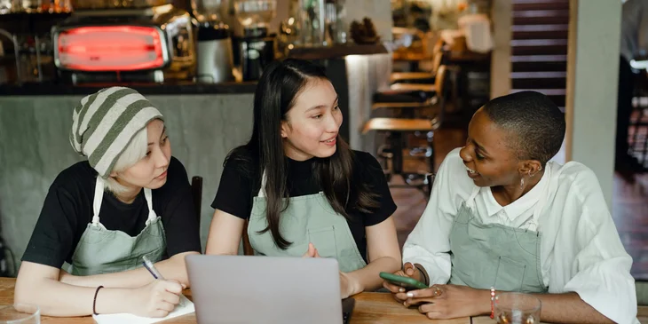 A food service manager managing the employees and scheduling their work hours.