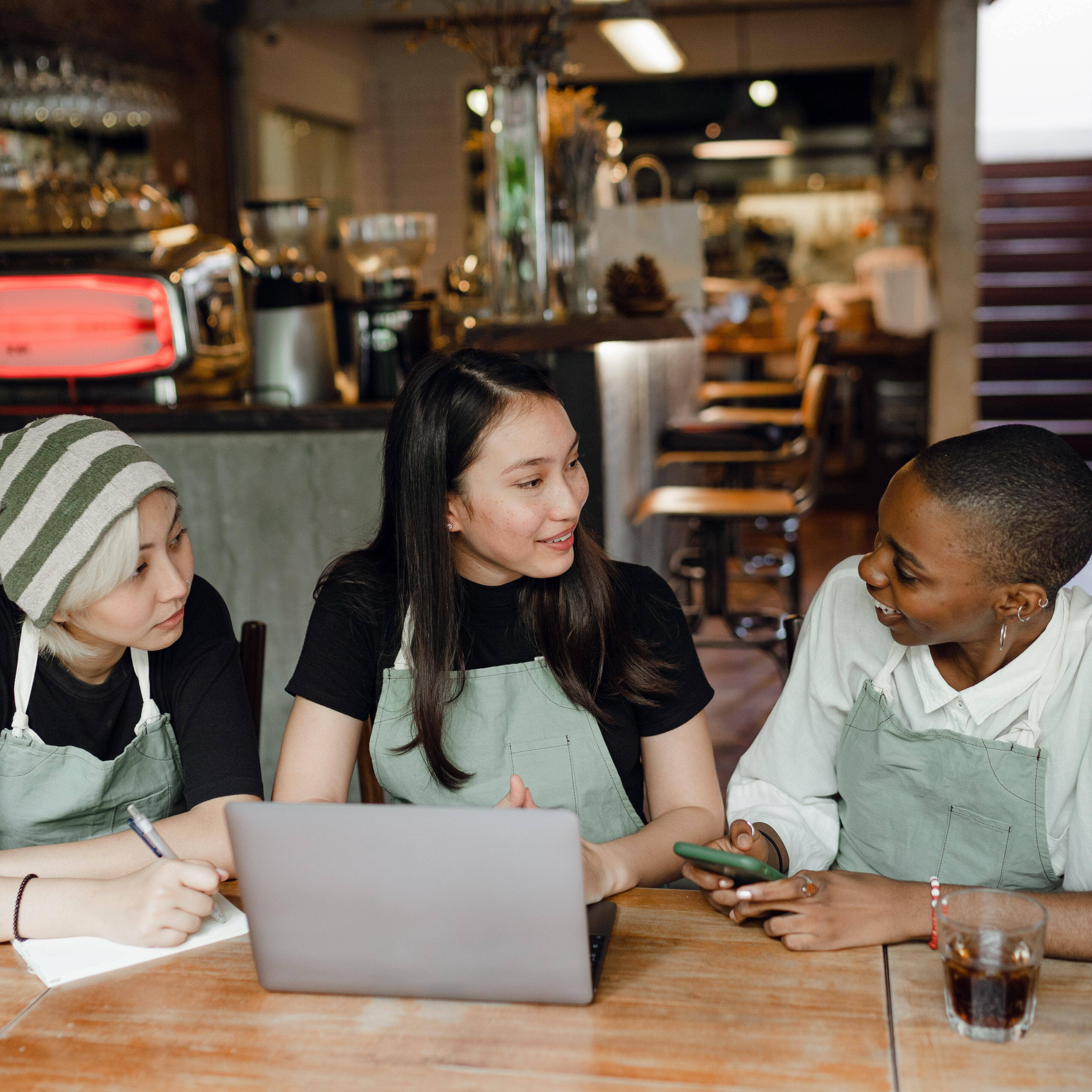 Make Your Mark In Fast Food Jobs That Serve Up Opportunity - sn5u1qm