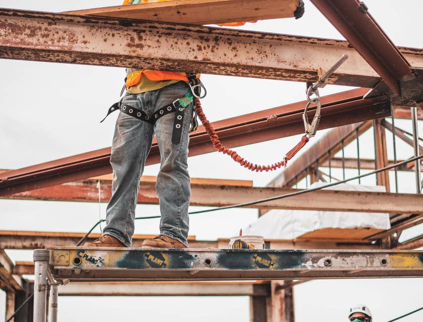 Foreman checking if safety protocol was followed.